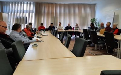 „Jung hilft Alt“: Smartphone-Workshop der SPD Lünen bringt Generationen zusammen